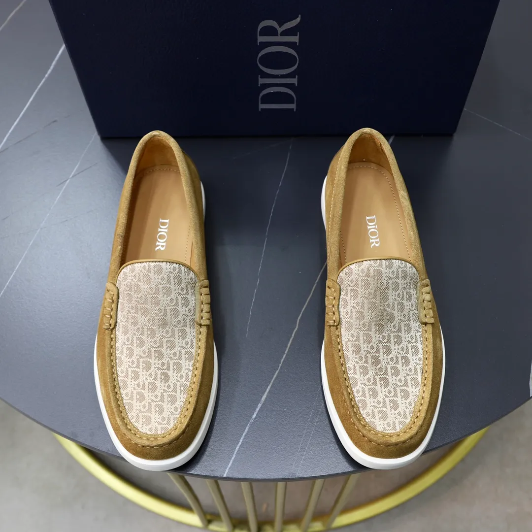 Ex-factory price: 540🙅‍♂️🙅‍♂️🙅‍♂️ Brand: Dior DIOR Standard code: Men's code 38/44 (45 can be customized) Grade: Same as the official website Material: Original cowhide stitching, cowhide lining, original TPU wear-resistant soft outsole Style categories: Leisure and sports version, footwear for driving, young fashion, European and American trends, British style Color: actual picture color